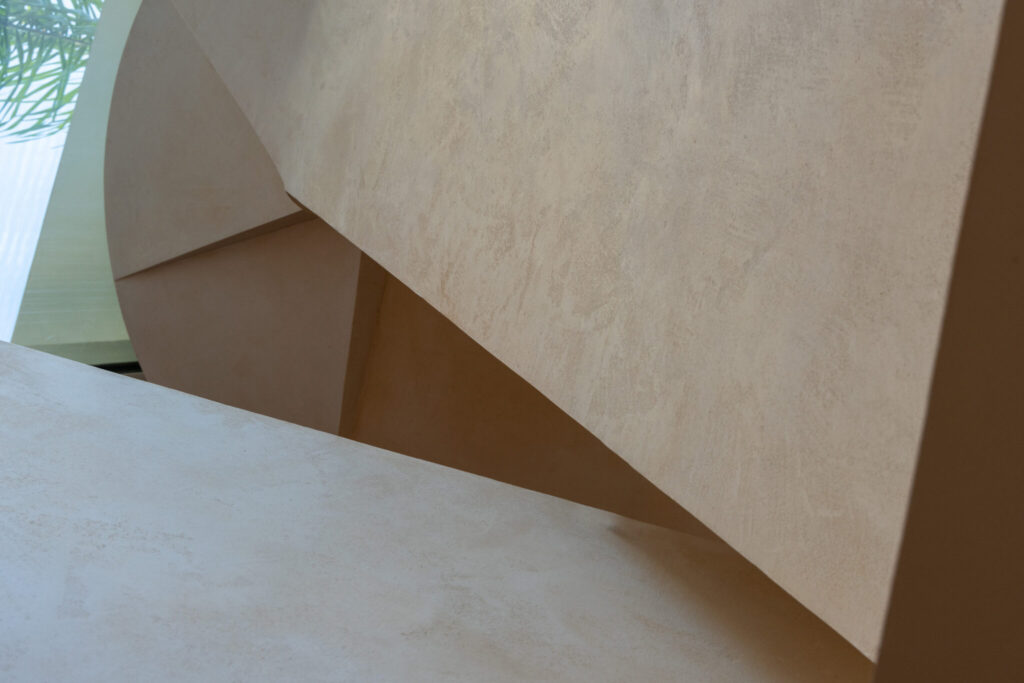 027_7967_ario_20241015-1-1-2048x1366