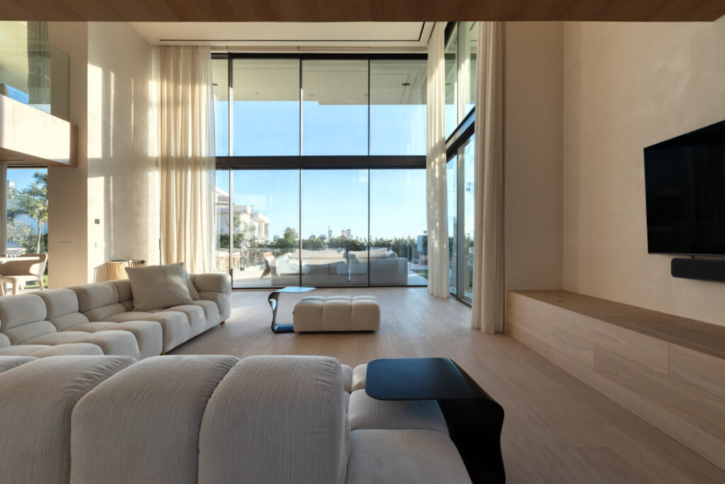 042_3765_ario_20241015-1