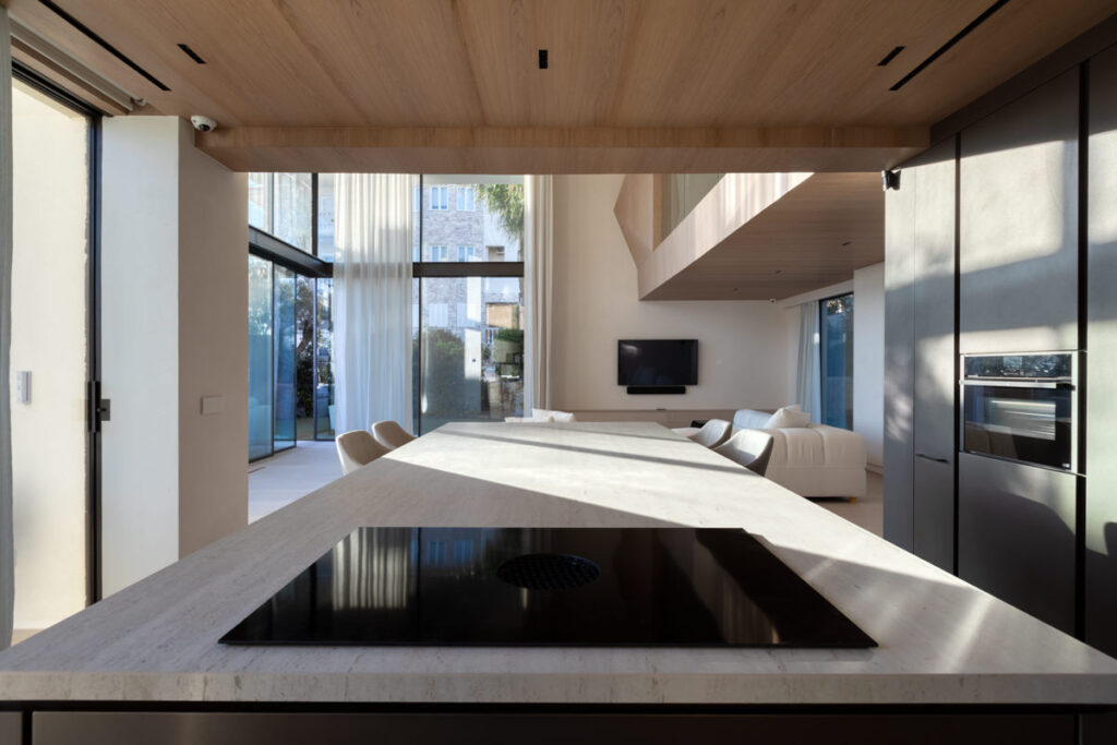 049_3815_ario_20241015-1